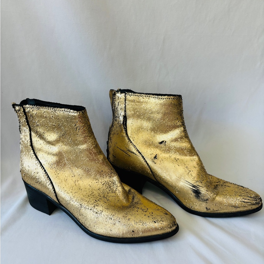 Dolce Vita Cassius Ankle Booties In Gold Size